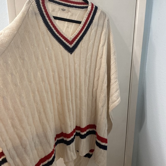 Ugg Weslynn Chunky Poncho Sweater Size M/L - Picture 9 of 9